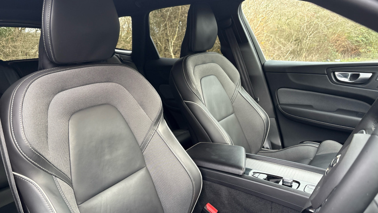 Volvo Xc60 2.0 B4D R DESIGN 5dr AWD Geartronic Diesel Estate